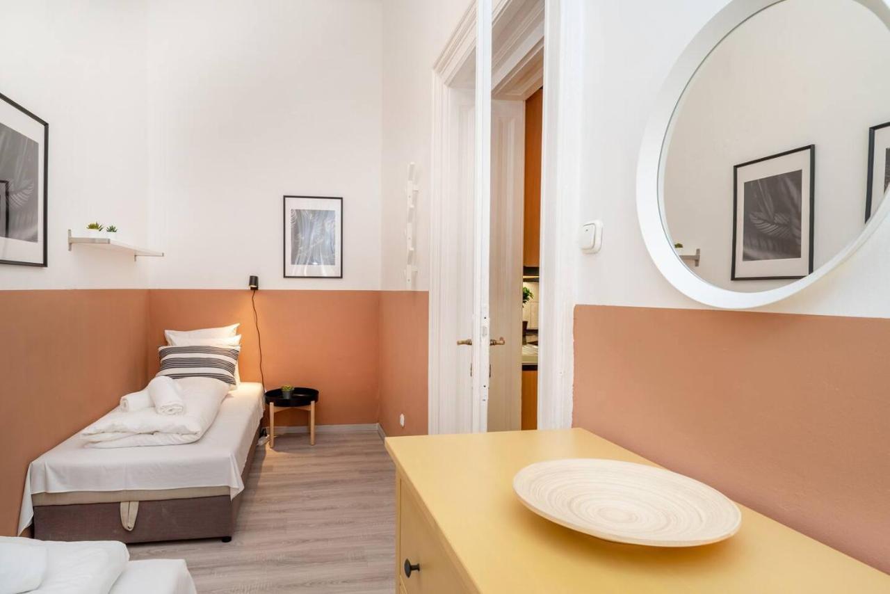 Central And Large Ac Home Away From Home Budapest Eksteriør bilde