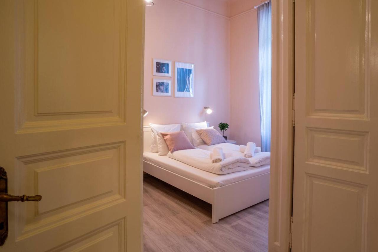 Central And Large Ac Home Away From Home Budapest Eksteriør bilde
